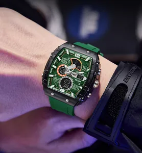 Nahaufnahme einer grünen SMAEL Tonneau-Sportuhr mit Dual-Display an einem Handgelenk