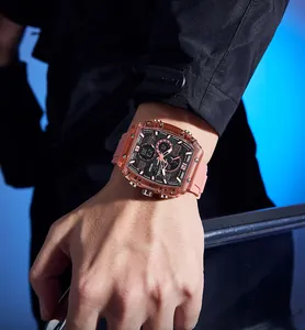 Detaillierte Nahaufnahme der wasserdichten SMAEL Tonneau-Uhr mit Dual-Display am Handgelenk