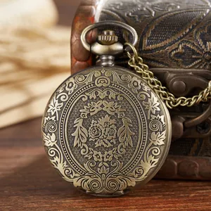 Montre à gousset vintage gravée en bronze avec couvercle rabattable et chaîne.