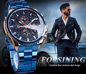 Détail d'une montre mécanique automatique bleue avec cadran squelette pour hommes