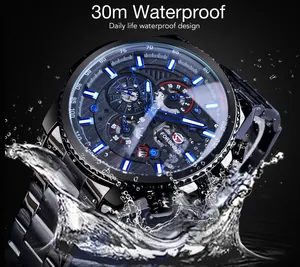 Detailaufnahme der automatischen mechanischen Uhr Forsining mit 30m Wasserspritzern