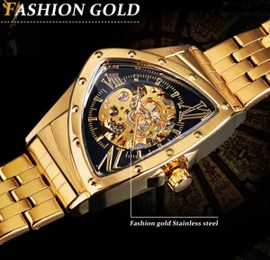 Vista macro detallada del reloj mecánico automático esqueleto dorado triangular para hombre