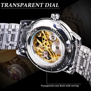 Dettaglio dell'orologio scheletrato Forsining da uomo con fondello trasparente meccanico