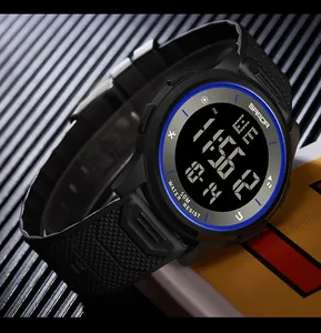 Detailaufnahme der wasserdichten Digitaluhr SANDA 6107 mit blauem Akzent und Silikonarmband