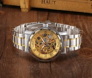 Vista detallada del reloj mecánico de esqueleto dorado Winner para hombre con correa bicolor