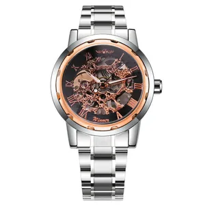 Vista detallada del reloj Winner skeleton con bisel oro rosa y correa de acero inox.