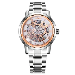 Detalle del reloj mecánico esqueleto Winner para hombre con correa bicolor plata oro.