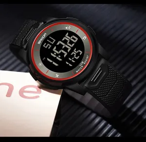 Detaillierte Makroansicht der SAMDA 6107 Sport-Digitaluhr mit rotem Ring und Leuchtanzeige