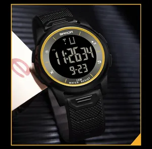 Detailansicht der 6107 digitalen Sportuhr mit Leuchtanzeige und 50M Wasserdichtigkeit.