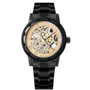 Detalle frontal del reloj mecánico esqueleto Winner para hombre con correa de acero negro