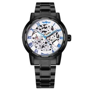 Vista detallada del reloj mecánico de esqueleto WINNER para hombre en negro