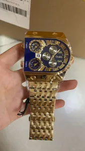 Detalle de reloj Oulm dorado para hombre con esfera grande azul y múltiples zonas