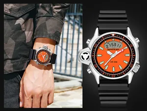 Vista dettagliata dell'orologio sportivo SANDA a doppio display con quadrante arancione