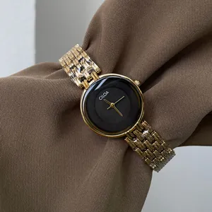 Élégante montre vintage pour femme avec bracelet en métal doré et cadran noir