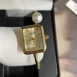 Lussuoso Orologio al Quarzo in Lega di Zinco Donna Retrò Quadrante Quadrato Ovale Perla Artificiale Strass Orologio Bracciale
