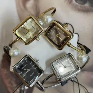 Orologio da polso a quarzo quadrato da donna con perle, finiture oro e argento