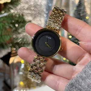 Montre CILOA vintage pour femme avec bracelet doré et cadran noir minimaliste élégant