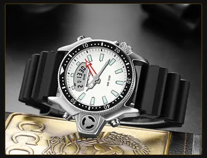 Orologio sportivo SANDA con quadrante bianco, cinturino nero e impermeabile fino a 50m.