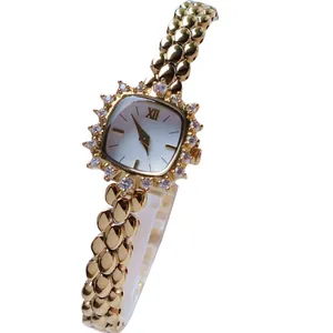 Elegante kleine quadratische Quarzuhr im Vintage-Stil mit goldenem Gliederarmband
