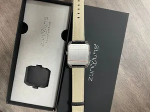 Close-up of ZunYuns quartz watch back with genuine leather strap and gift packaging