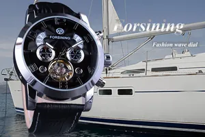 Détail macro de la montre automatique Forsining avec un cadran élégant à motif de vagues