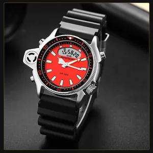 Vista dettagliata dell'orologio sportivo SANDA con quadrante rosso vivace e design impermeabile
