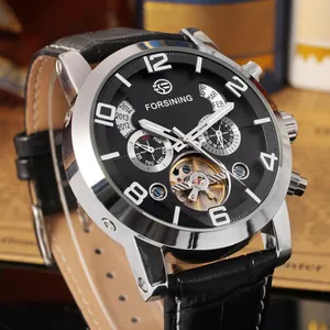 Gros plan détaillé de la montre mécanique automatique Forsining pour hommes avec tourbillon