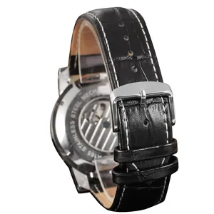 Vue détaillée du dos squelette et du bracelet en cuir noir d'une montre mécanique homme