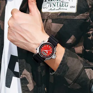 Orologio sportivo impermeabile con quadrante rosso e cinturino in silicone nero al polso