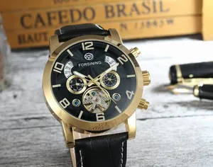 Gros plan du cadran doré avec mouvement tourbillon et sous-cadrans du calendrier