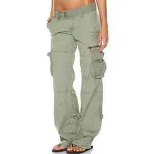 Detailansicht der grünen Damen-Cargo-Hose im Vintage-Stil mit weitem Bein und Taschen