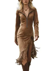Abito a maniche lunghe in pelle scamosciata marrone stile cowboy con dettagli frange