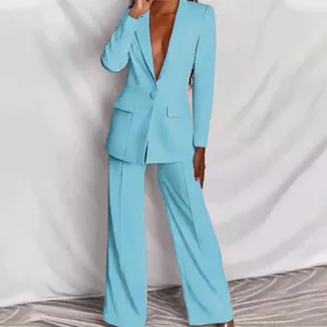 Elegante completo da donna due pezzi celeste con giacca e pantaloni professionali