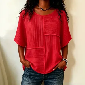 Modernes rotes T-Shirt aus Crinkle-Stoff mit Patchwork für Damen mit bequemen halben Ärmeln