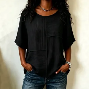 Elegantes lässiges Damen T-Shirt in Schwarz mit strukturierter Patchwork-Optik und Halbarm