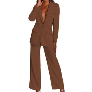 Elegante completo due pezzi marrone con giacca blazer e pantaloni a gamba larga