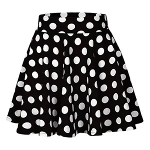Mini-jupe évasée à pois noir et blanc avec une taille haute élastique confortable