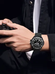 Gros plan d'une montre de sport robuste pour hommes à double affichage au poignet en jouant