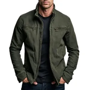 Robuste olivgrüne Herren-Militärjacke im Workwear-Stil mit Reißverschlusstaschen und Stehkragen