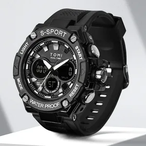 Montre de sport noire robuste pour homme, affichage double numérique et analogique.