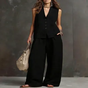 Ganzkörperansicht des schwarzen Leinen-Sets für Damen mit Weste und weiter Hose
