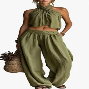 Ensemble d'été vert olive avec haut dos nu et pantalon large en lin léger