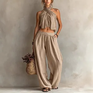 Élégant ensemble bohème deux pièces en lin avec crop top licou et pantalon large