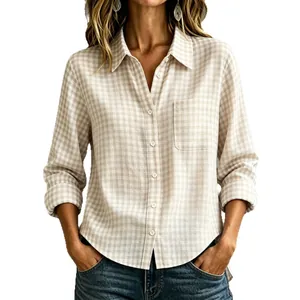 Dames casual beige geruit overhemd met lange mouwen, reverskraag en een borstzak.