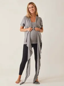 Haut d'allaitement gris à manches courtes pour l'allaitement et les soins post-partum