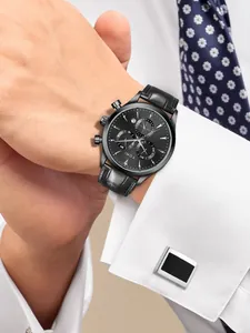 Gros plan d'une montre à quartz pour homme TOMI avec bracelet en cuir noir élégant