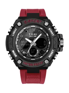 Vue détaillée de face d'une montre de sport multifonctionnelle pour homme avec bracelet rouge.