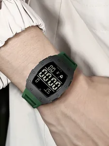 Detailaufnahme der digitalen Herren-Sportuhr von TOMI mit dunkelgrünem Silikonarmband