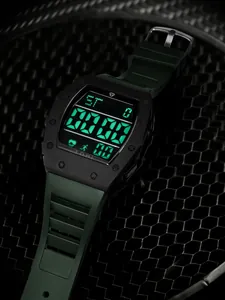 Nahaufnahme der TOMI Sport-Digitaluhr mit grüner LED-Anzeige und dunkelgrünem Armband