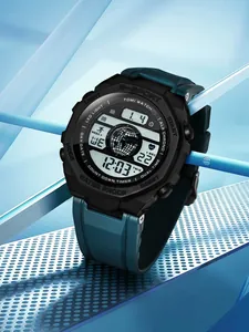 Vue détaillée d'une montre de sport numérique LED multifonction avec bracelet